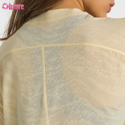 Оптовая настройка логотипа Быстросухие Дыхательные спортивные футболки Jacquard Фитнес короткий рукав Йога верхняя женщина короткая длина спортзал футболки